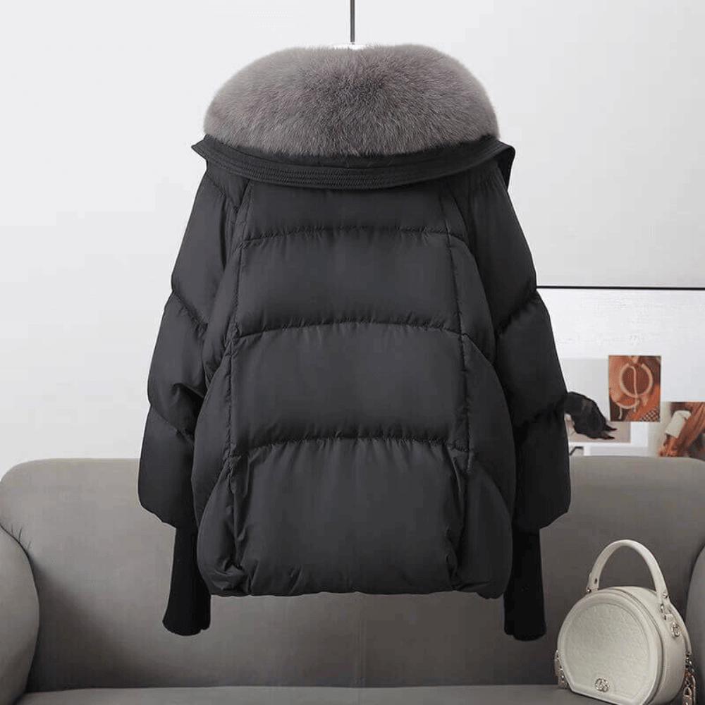 Die elegante und kuschelig warme Winterjacke mit Kunstpelzkragen