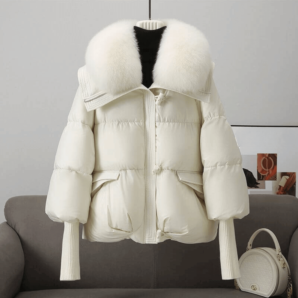 Die elegante und kuschelig warme Winterjacke mit Kunstpelzkragen