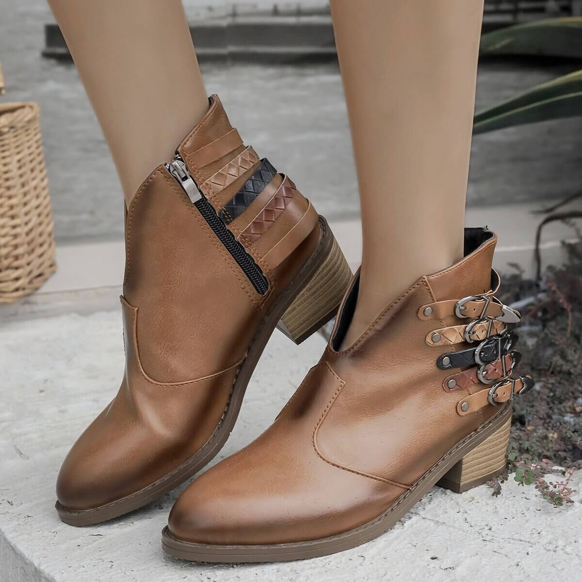 Damen Western-Boots mit Schnallendetails – Ein Hauch von Rock & Eleganz