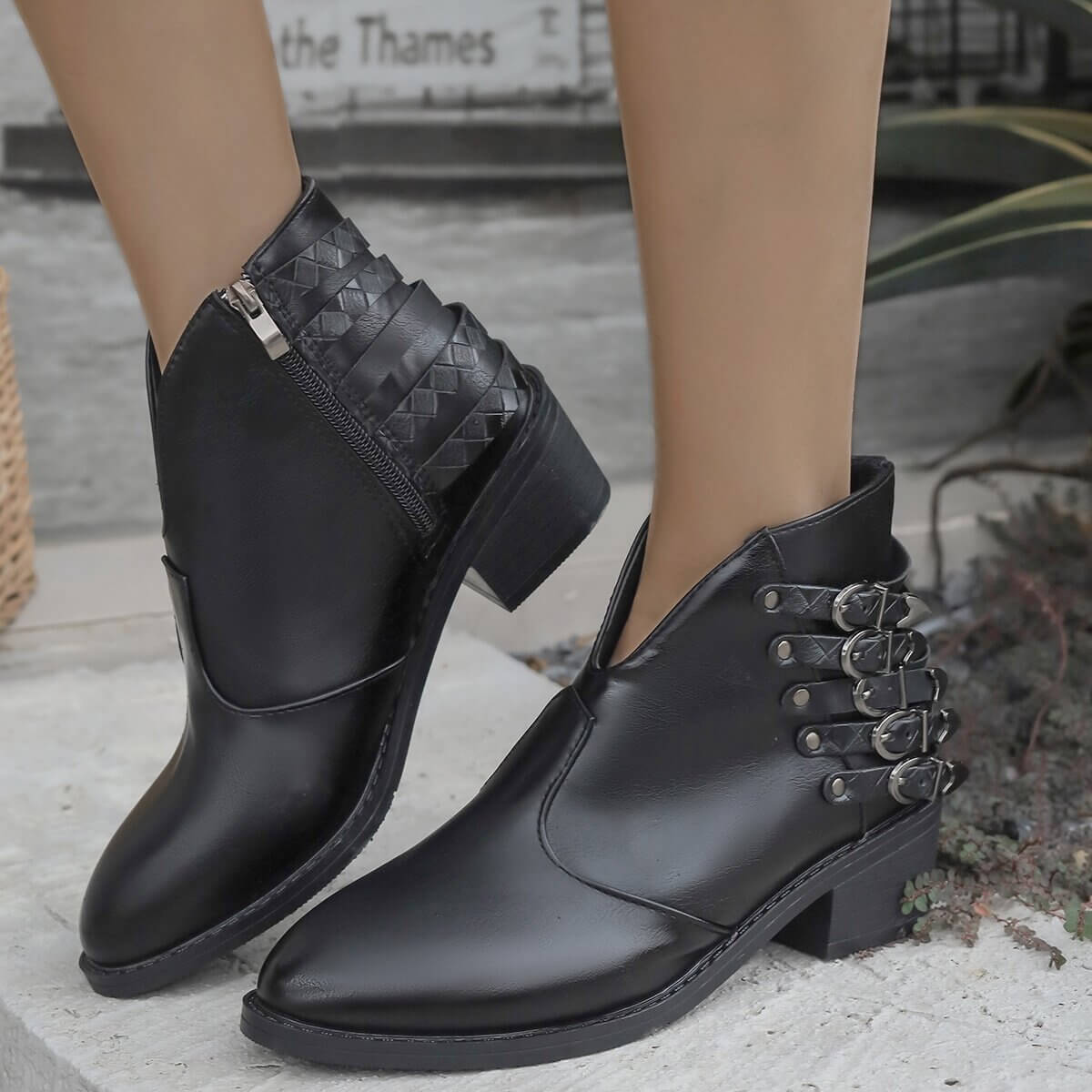 Damen Western-Boots mit Schnallendetails – Ein Hauch von Rock & Eleganz
