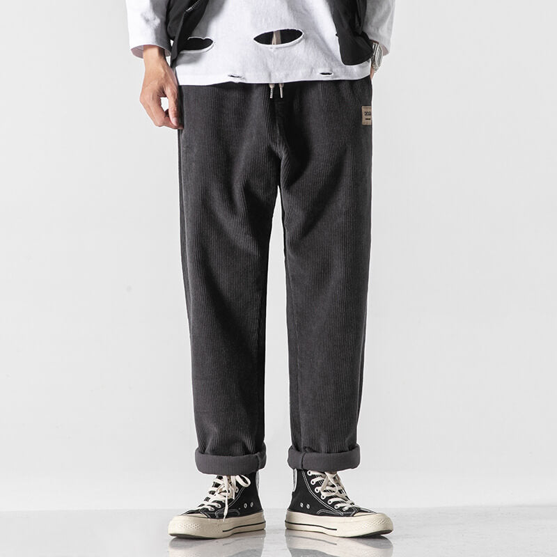 Bequeme Herrenhose: Retro-Charme trifft modernen Komfort