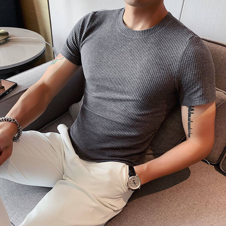 Figurbetontes Ripp-T-Shirt für Herren – Minimalistisch & Maskulin