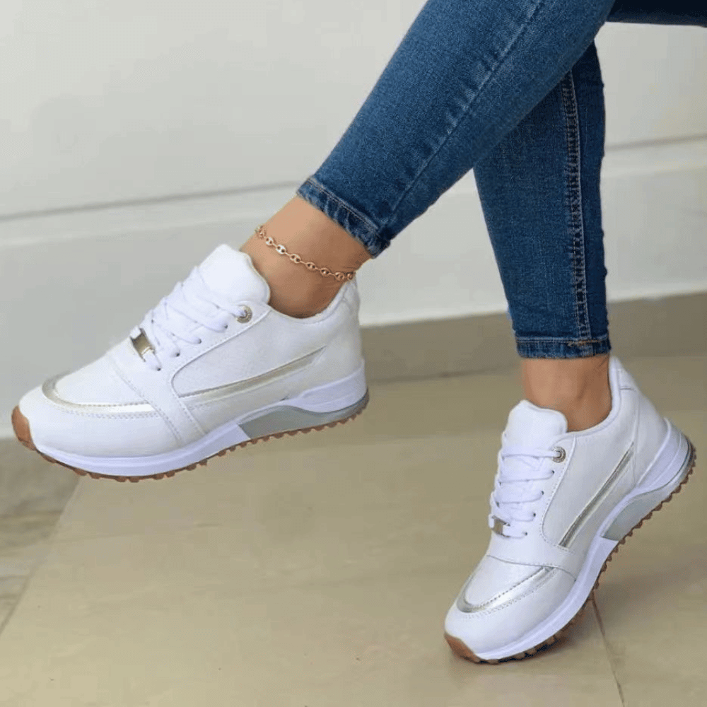 Bequeme Damen-Sneaker: Sportlicher Chic mit glamourösem Touch