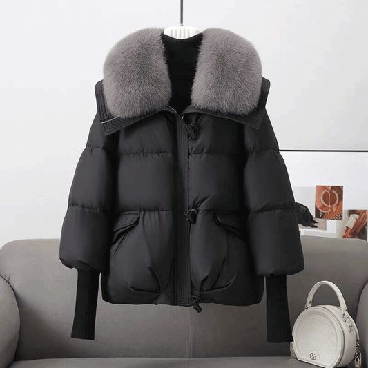 Die elegante und kuschelig warme Winterjacke mit Kunstpelzkragen