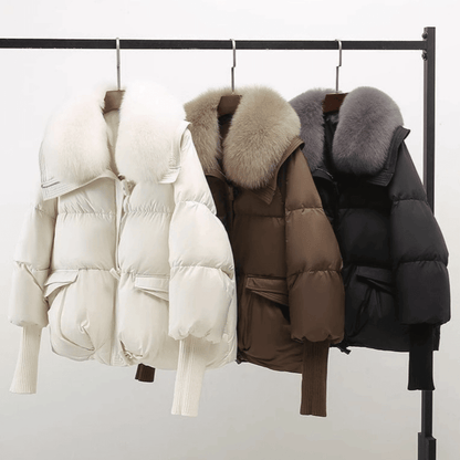 Die elegante und kuschelig warme Winterjacke mit Kunstpelzkragen