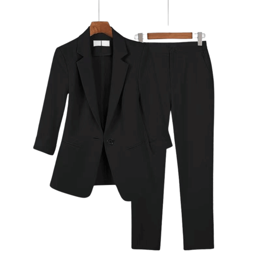 Eleganter Damen-Anzug: Klassisch & Selbstbewusst