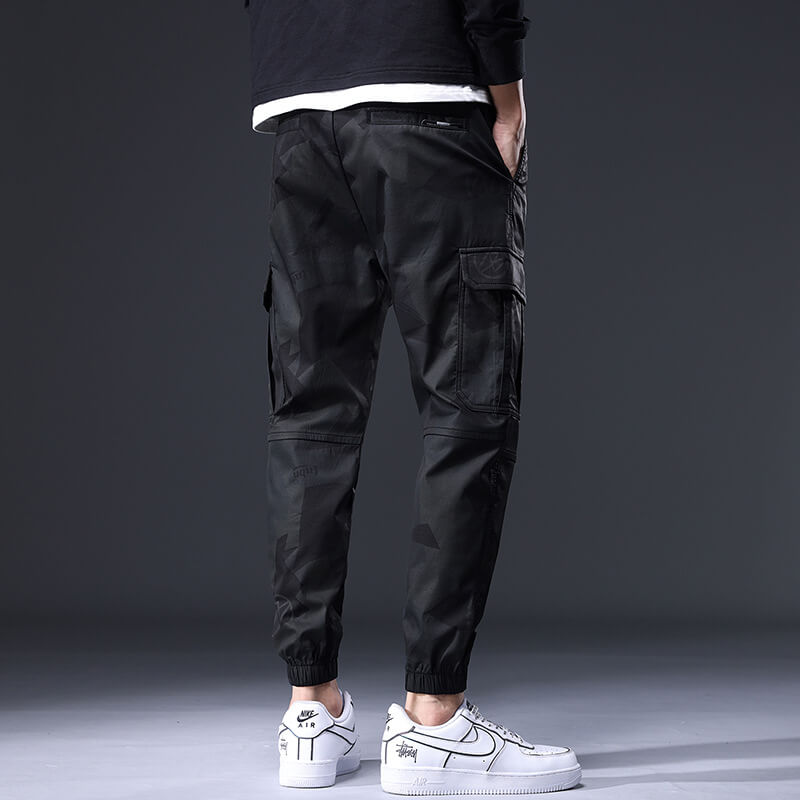 Stylische Herren-Cargohose im Camouflage-Design