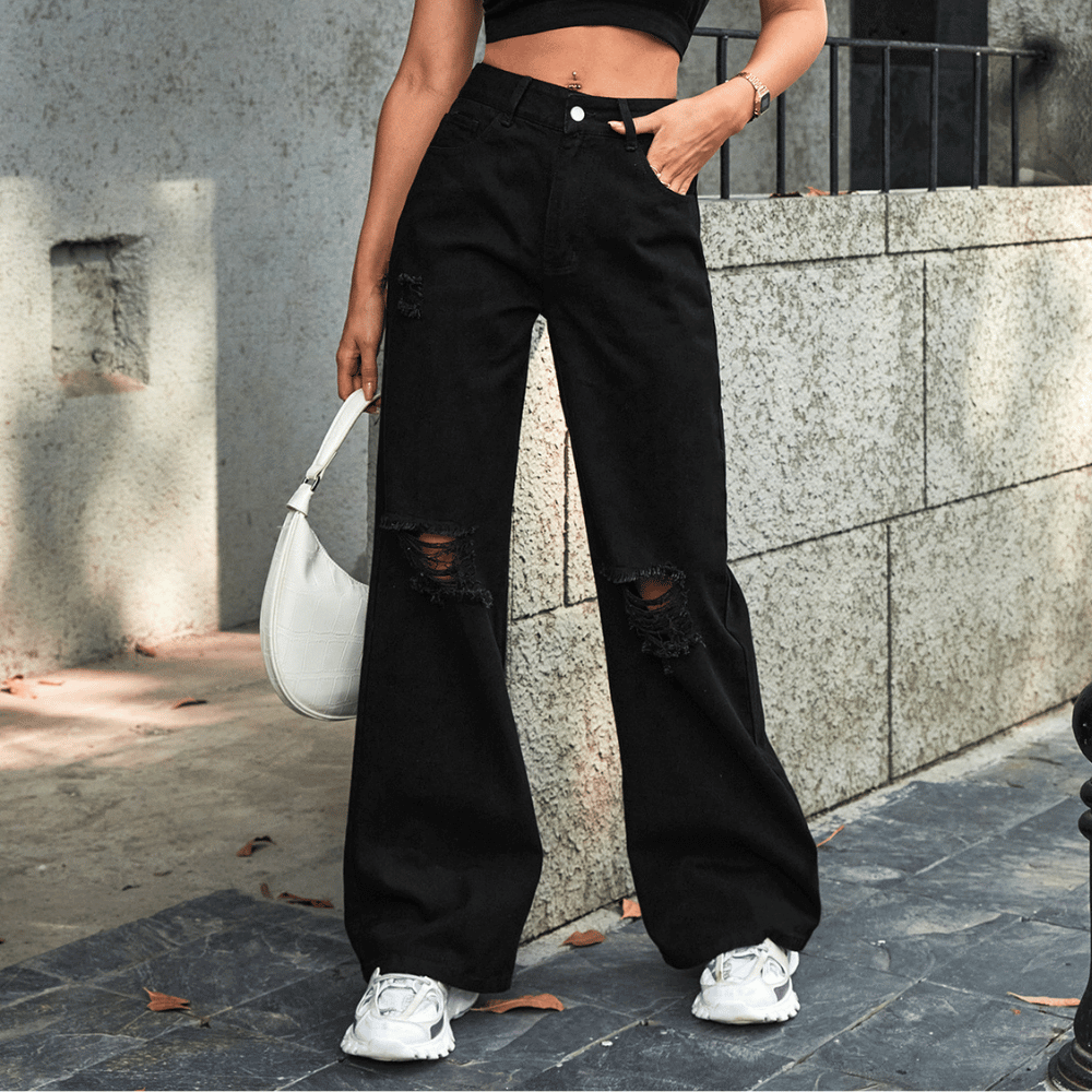 Weite Damen Jeans: Lässiger Schnitt trifft edgy Highlights