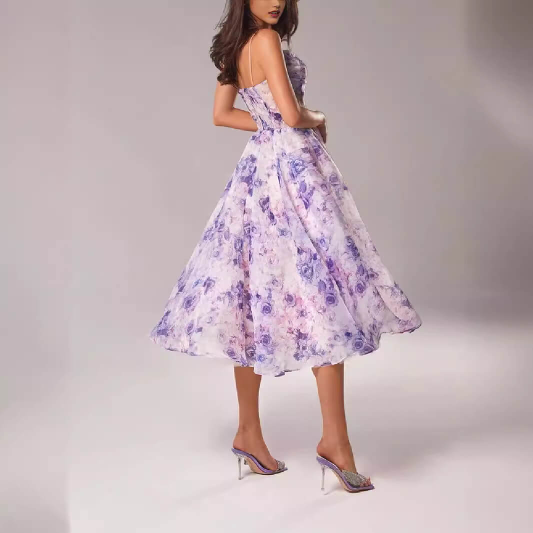 Verspieltes Midikleid für Damen: Florale Eleganz & sommerliche Leichtigkeit