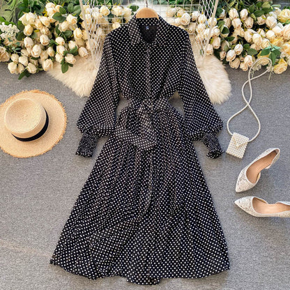 Elegantes Damen-Maxikleid mit Polka-Dots – Femininer Charme für jeden Anlass