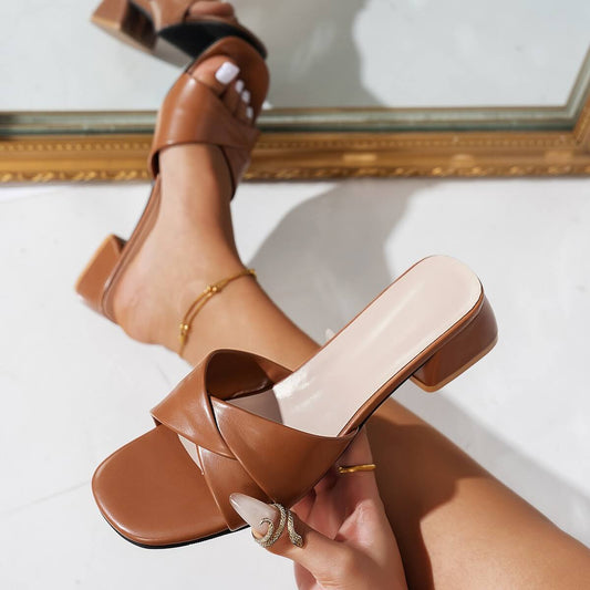 Elegante Damen Mules mit Kreuzriemen: Feminin & bequem zugleich