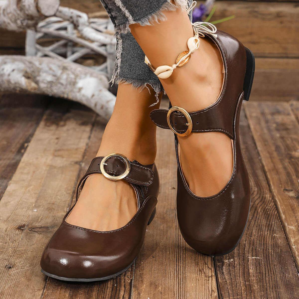 Klassische Riemchen-Sandalen für Damen: Feminine Eleganz mit Retro-Charme