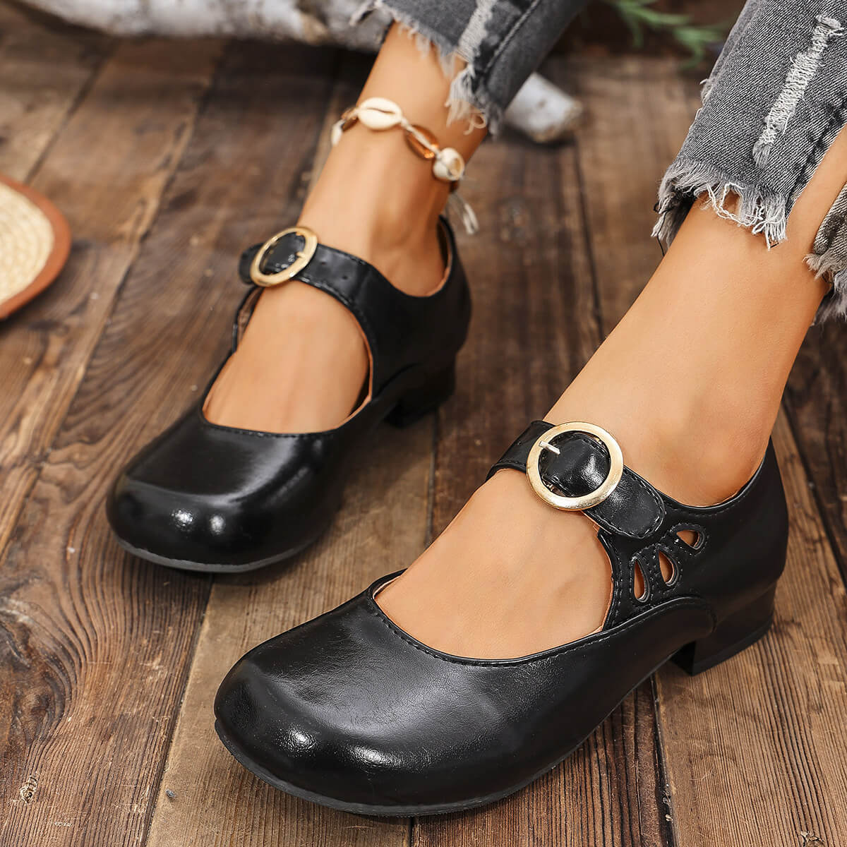 Klassische Riemchen-Sandalen für Damen: Feminine Eleganz mit Retro-Charme