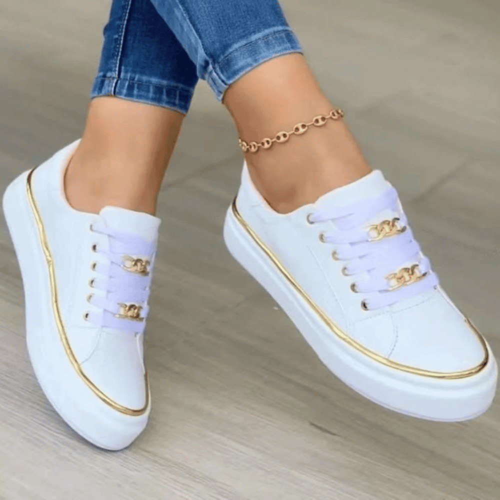 Elegante Damensneaker mit goldener Kettenverzierung: Trendig & Edel