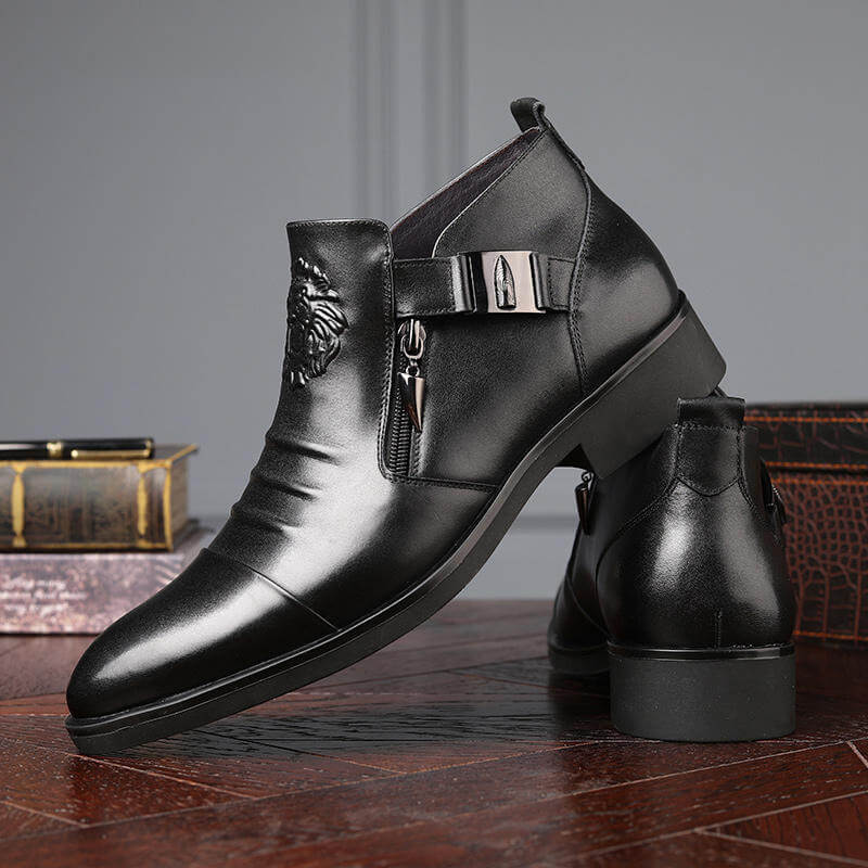 Edle Herren-Stiefeletten mit Löwen-Emblem – Stil & Charakter