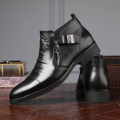 Edle Herren-Stiefeletten mit Löwen-Emblem – Stil & Charakter